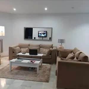 https://large-2-bed-apt-puerto-banus-marina-private-parking.es-andalucia.com